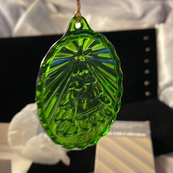 Avon Vintage 1985 Fostoria Ornament Collection Christmas Tree - Picture 2 of 7